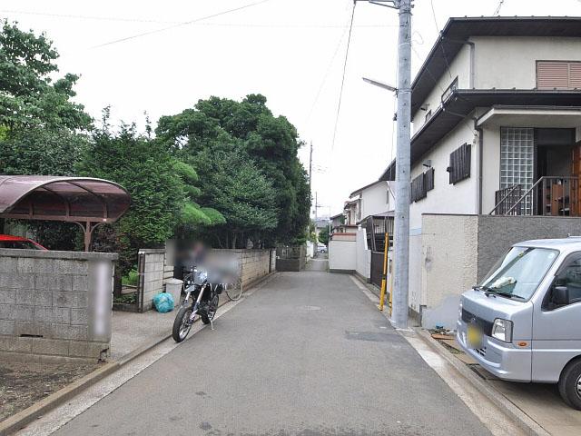 Local photos, including front road. Contact road situation