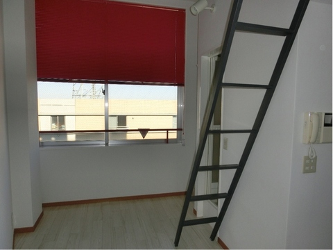 Living and room. 1 household on one floor ・ Please have a look once!