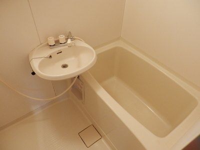 Bath. ◆ Bathroom with wash basin (with window) ◆