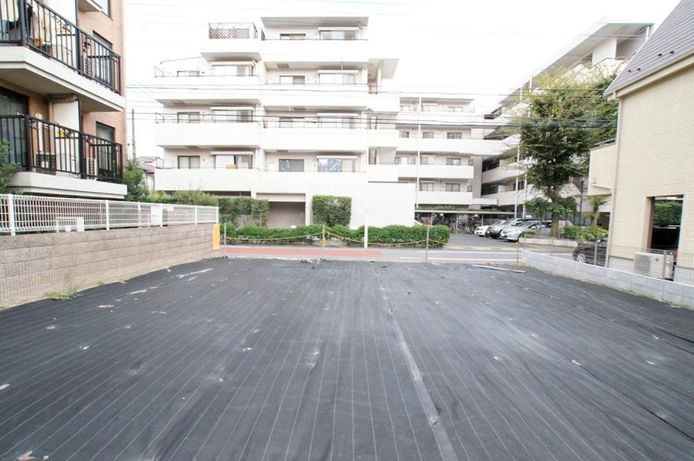 Local land photo. There is a feeling of openness as I do not think within a 10-minute walk station. South side home is also a bright environment for the detached. 