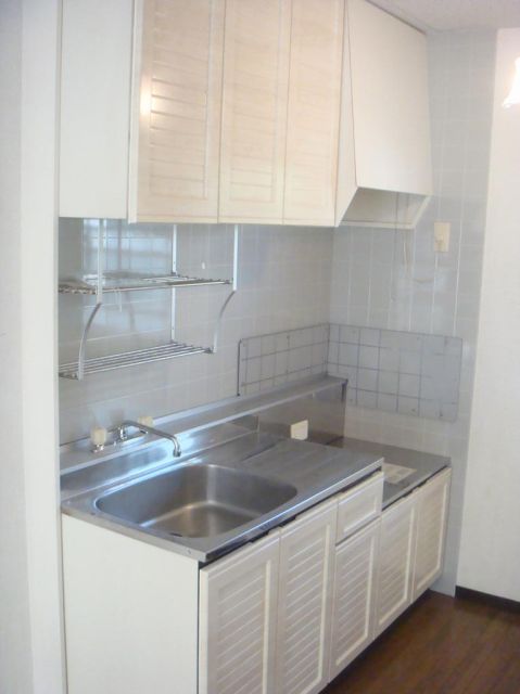 Kitchen. Gas stove 2 burners or more can be installed