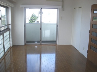 Living and room. Same floor plan different floor of photo