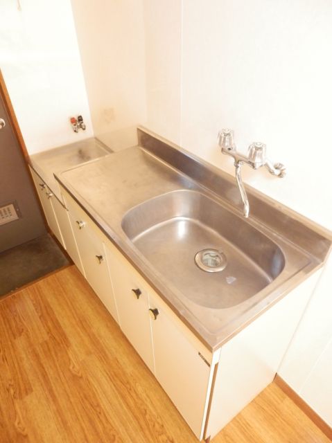 Kitchen. Gas stove can be installed! Also enhance cooking space