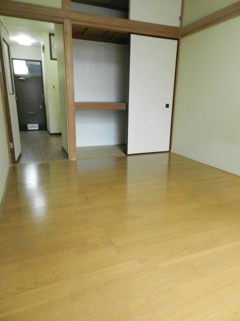 Living and room. 1K is the type of room