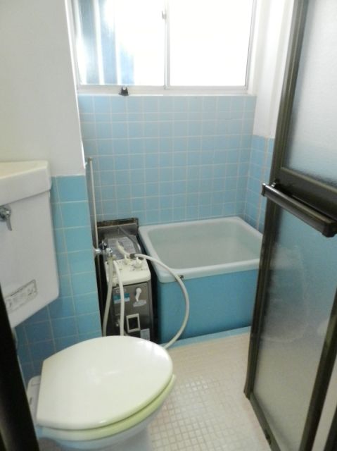 Bath. Integrated bathroom and toilet
