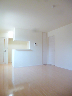 Living and room. Spacious living 13.4 Pledge