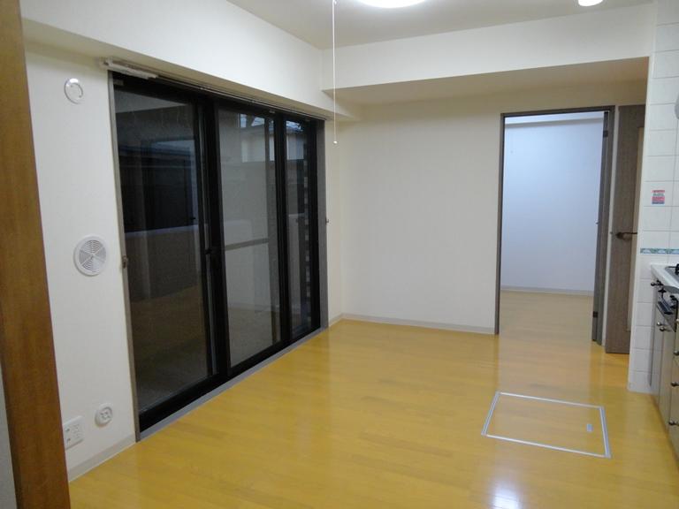 Non-living room. Indoor (11 May 2013) Shooting