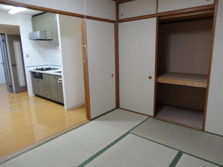 Non-living room. Indoor (11 May 2013) Shooting