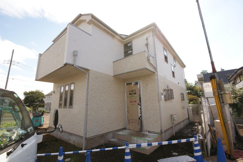 Local appearance photo. Newly built single-family of musashisakai walk 11 minutes. Zenshitsuminami facing 4LDK is lush living environment in harmony with the development subdivision of Musashino. Newly built subdivision is only one compartment, Atmosphere of the site, which was opened is worth a look.