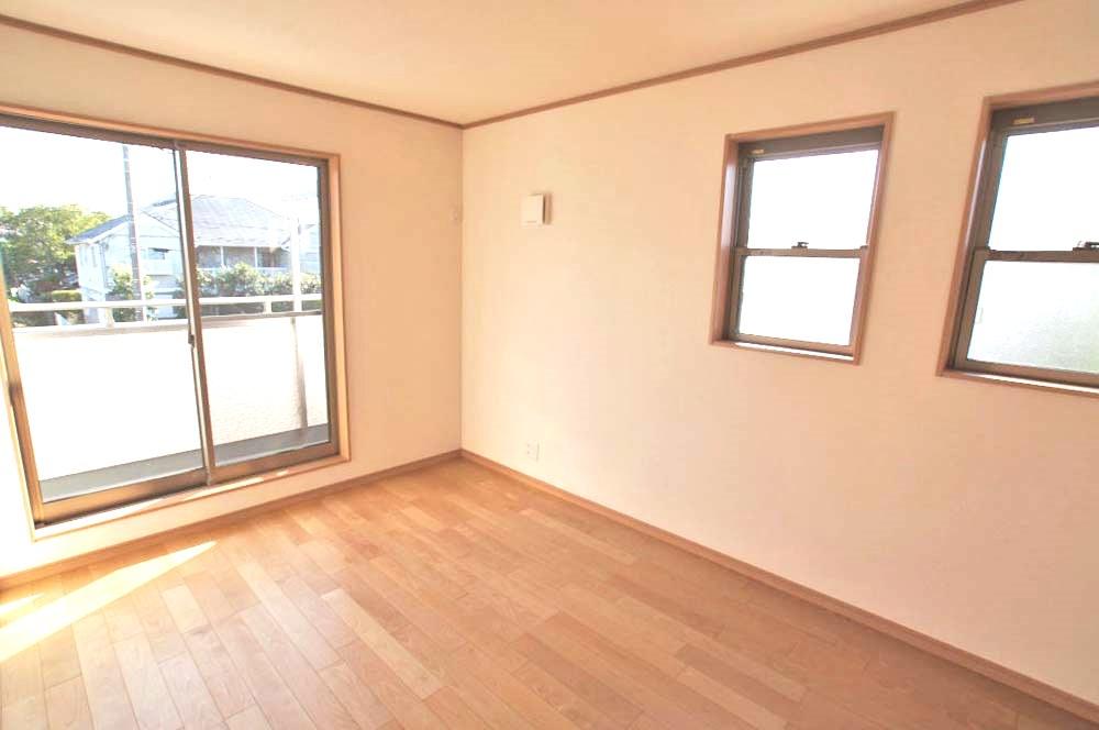 Non-living room. Will Zenshitsuminami facing bright Western-style.