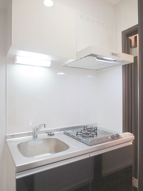 Kitchen. 2-neck with gas stove