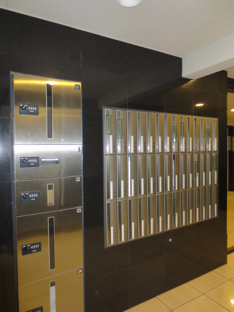 Entrance. There courier BOX