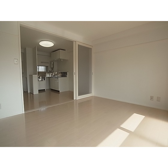 Living and room. room ~ kitchen