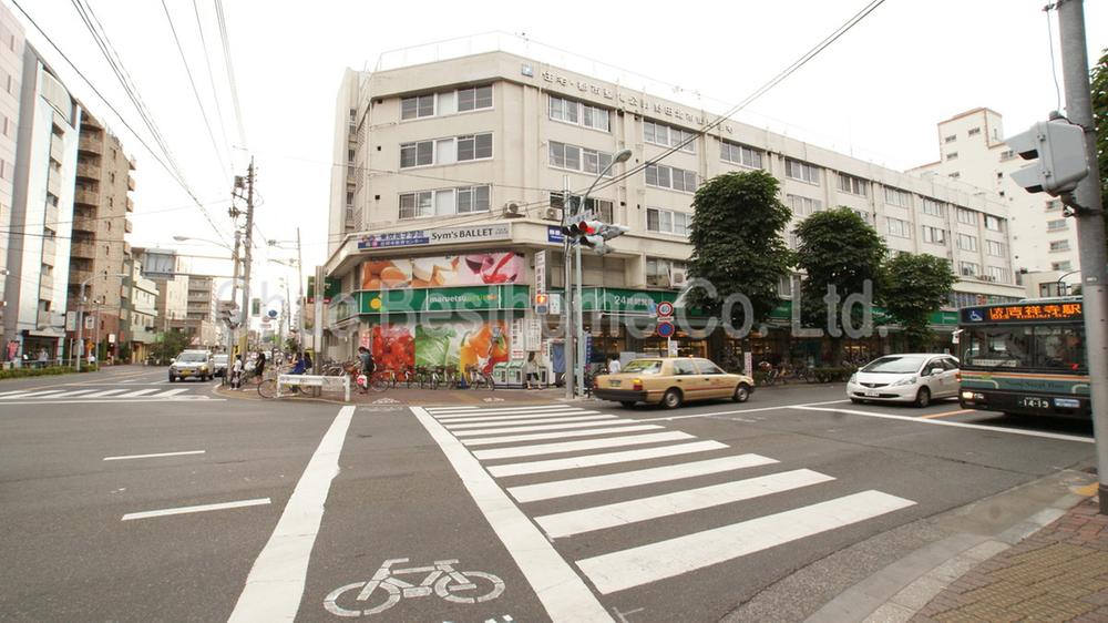 Supermarket. Maruetsu Petit 303m to Kichijoji