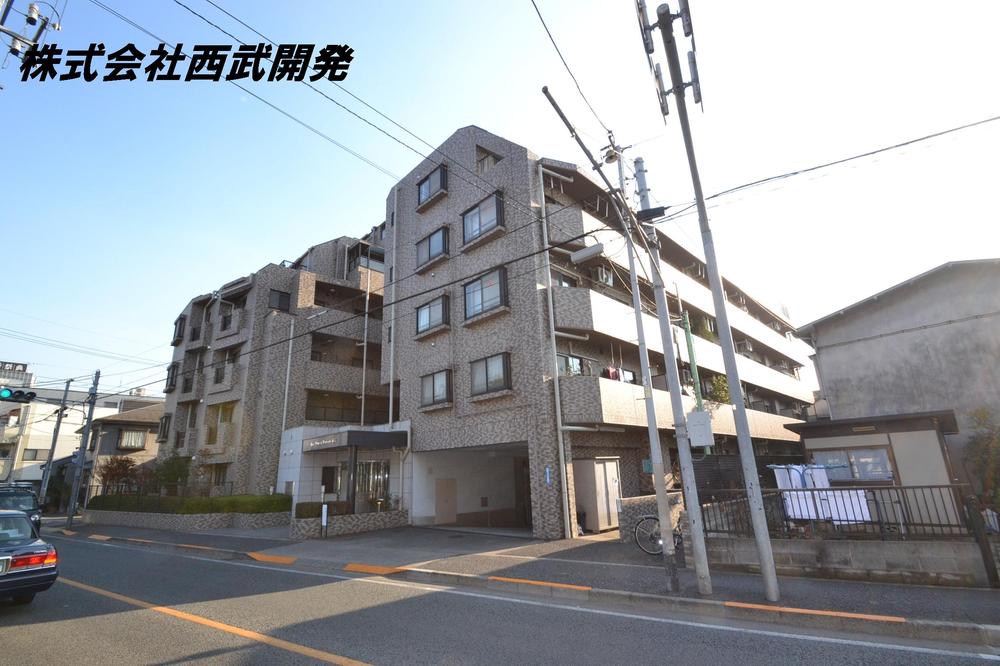 Local appearance photo. Local (12 May 2013) Shooting