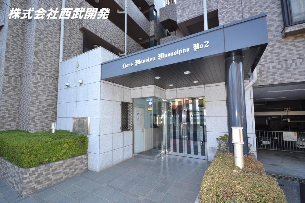 Entrance. Common areas