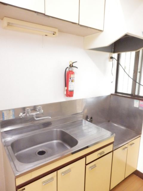 Kitchen. Gas stove can be installed