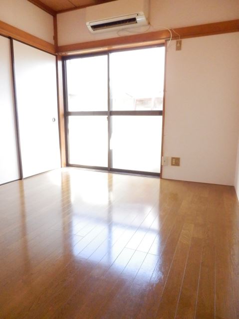 Living and room. 1K is the type of room