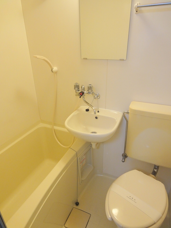 Bath. 3-point unit bus