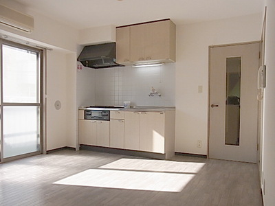 Living and room. Sunny DK8 Pledge