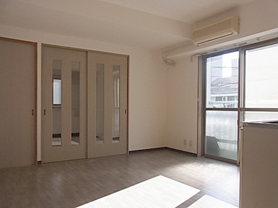 Other room space. Sunny DK8 Pledge