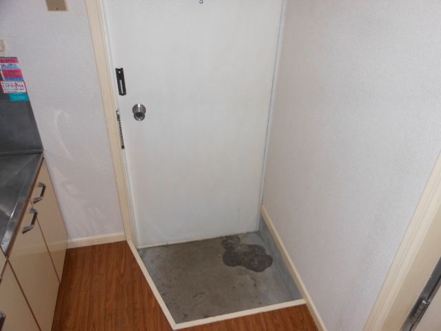 Entrance. Entrance as seen from the room side