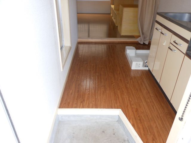 Entrance. Feel of the room as seen from the front door