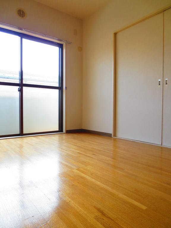 Living and room. Another piece in a different angle! ! 