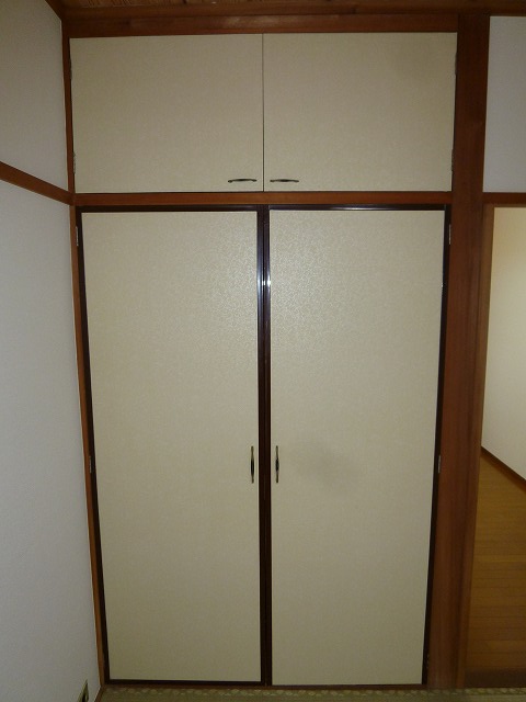 Receipt. Storage capacity with plenty of closet