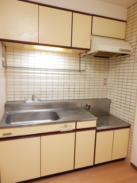 Kitchen. Gas stove can be installed