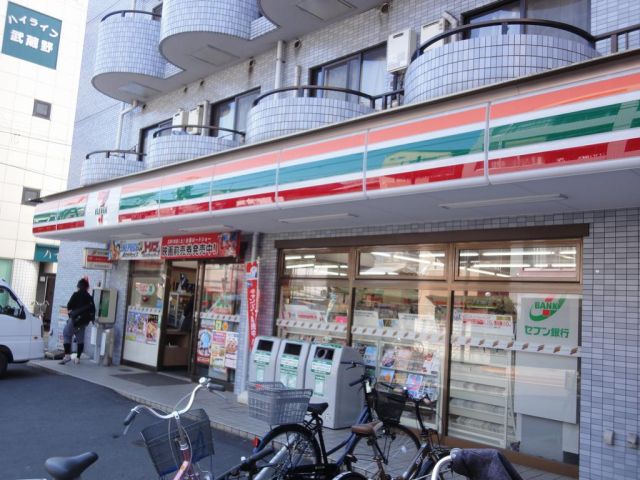 Convenience store. 290m to Seven-Eleven (convenience store)