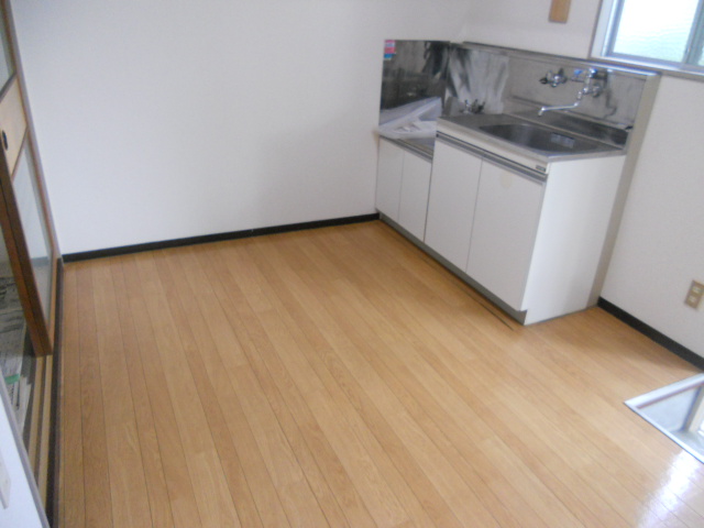 Living and room. Spacious 4 Pledge!