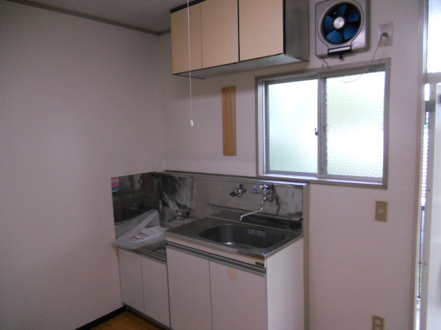 Kitchen. Gas stove 2 burners installed Allowed!