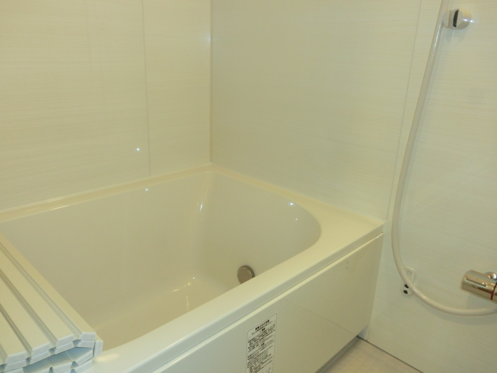 Bath. Bathroom (inverted type)