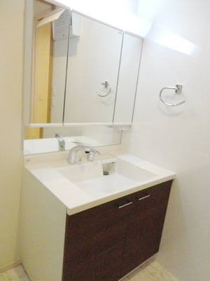 Washroom. Independent wash basin