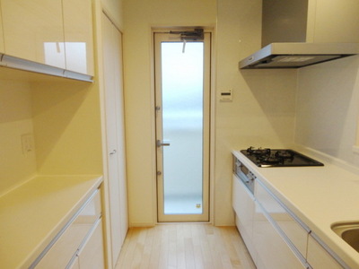 Kitchen. There is a kitchen bay window