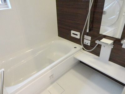 Bath. Comfortable bus