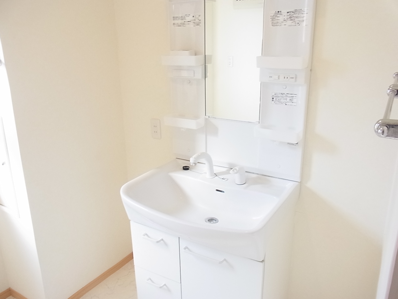 Washroom. Washbasin easy-to-use