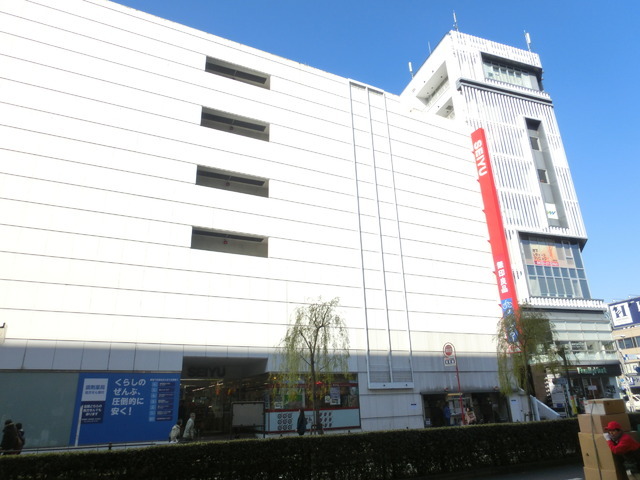 Supermarket. Seiyu to (super) 450m