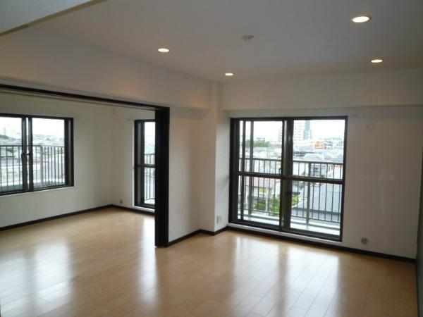 Non-living room. Indoor (11 May 2013) Shooting