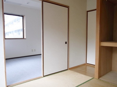 Other room space. Corner room two-sided lighting