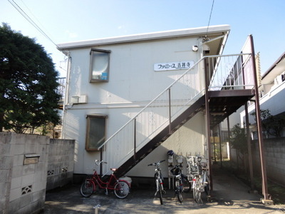 Building appearance. Quiet location