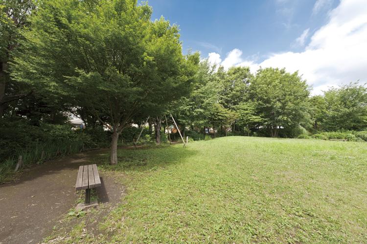 Other. The 1-minute walk Sekizen South Park and Municipal Sekizen Minami Elementary School, The 4-minute walk there is a Forest Park (photos) and Municipal fifth junior high school of civil, Also trimmed familiar educational facilities and public facilities. Particularly suitable living environment for child-rearing generation of your family.