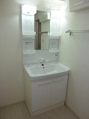 Wash basin, toilet. Indoor (12 May 2013) Shooting