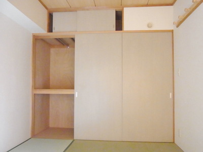 Receipt. Japanese-style room 6 quires ・ Storage between 1