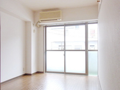 Living and room. Western-style 6 Pledge