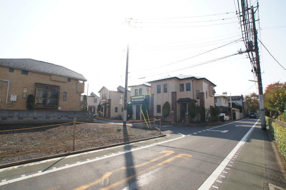 Local photos, including front road. Very airy three-way because it is Seddo the road, It is a property that can be firmly secured the ventilation