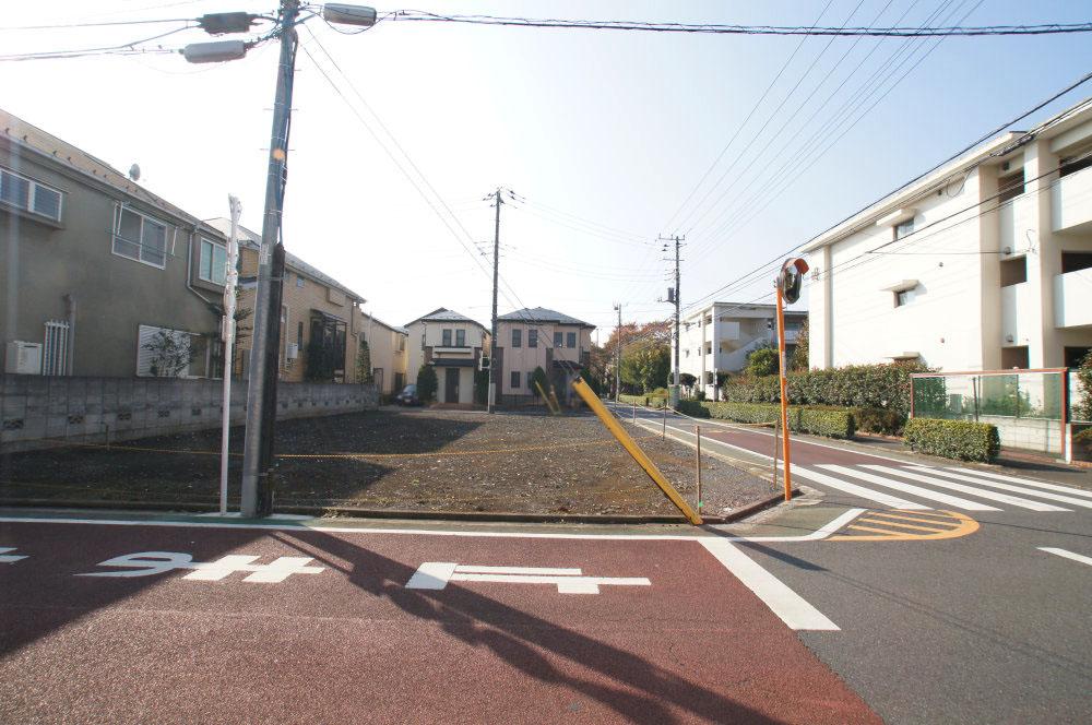 Local land photo. Here it has been taken from the north side road