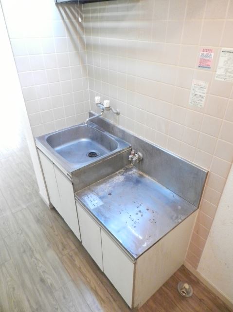 Kitchen. It puts gas stove