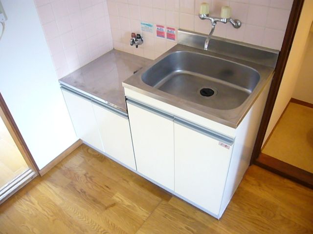 Kitchen. Gas stove can be installed